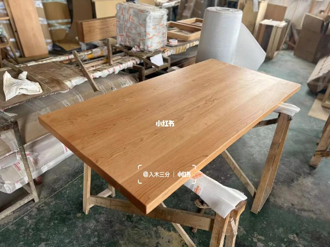 櫻桃木桌板懸浮桌 現代木質家具制造的工藝與魅力
